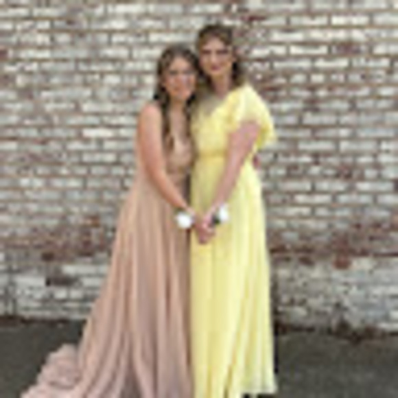 Meet your Posher, Kimberly - Picture 1 of 1